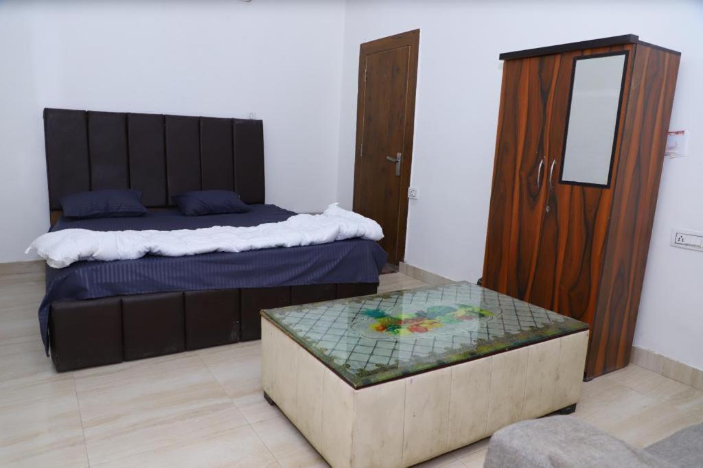 Hotel Aashirvad ฟารีดาบัด ภายนอก รูปภาพ